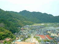 �͌���